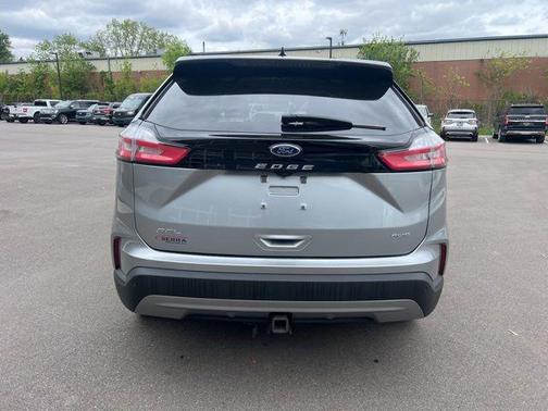 ICONIC SILVER 2022 Ford Edge SEL