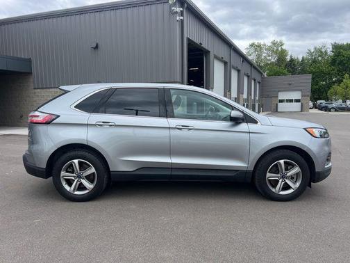 ICONIC SILVER 2022 Ford Edge SEL