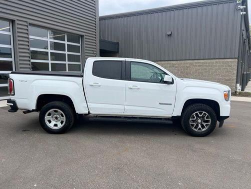 Summit White 2022 GMC Canyon Elevation