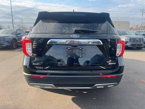 AGATE BLACK METALLIC 2024 Ford Explorer XLT