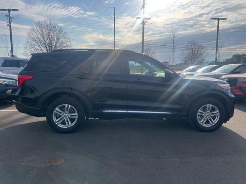 AGATE BLACK METALLIC 2024 Ford Explorer XLT