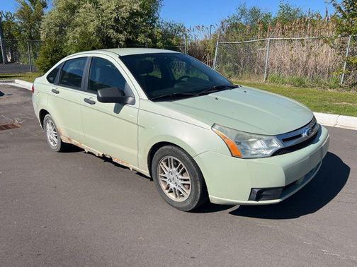 Green 2010 Ford Focus SE