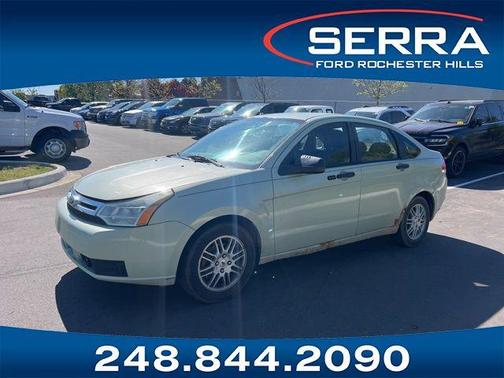 Green 2010 Ford Focus SE