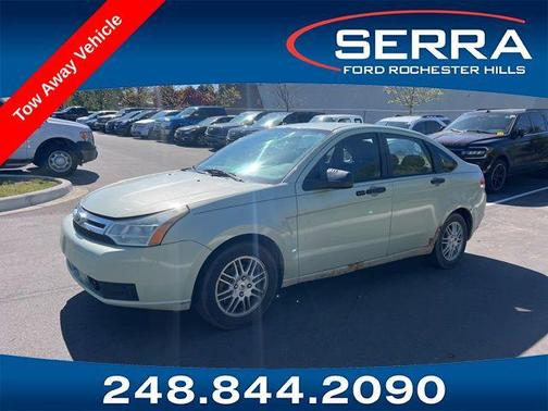 Green 2010 Ford Focus SE