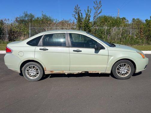 Green 2010 Ford Focus SE