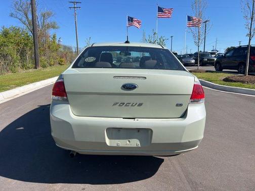 Green 2010 Ford Focus SE