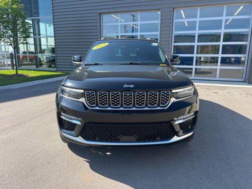 Diamond Black Crystal Pearlcoat 2023 Jeep Grand Cherokee Summit