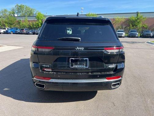 Diamond Black Crystal Pearlcoat 2023 Jeep Grand Cherokee Summit