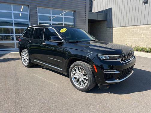 Diamond Black Crystal Pearlcoat 2023 Jeep Grand Cherokee Summit