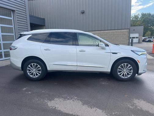 2023 Buick Enclave Essence AWD