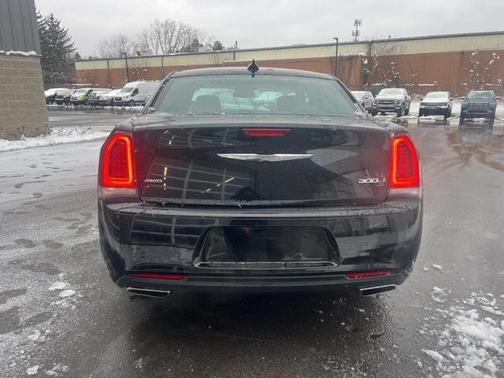 2018 Chrysler 300 S
