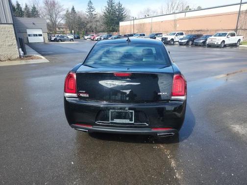2018 Chrysler 300 S