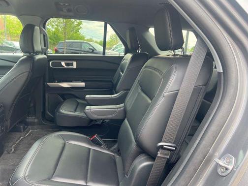 CARBONIZED GRAY METALLIC 2024 Ford Explorer XLT