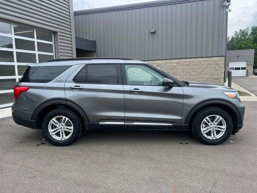 CARBONIZED GRAY METALLIC 2024 Ford Explorer XLT