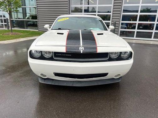 Stone White Clearcoat 2010 Dodge Challenger SE