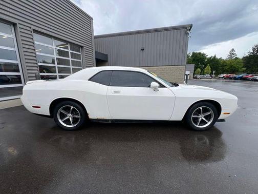 Stone White Clearcoat 2010 Dodge Challenger SE