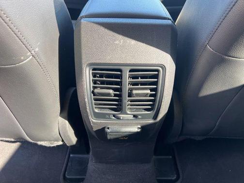 WHITE PLATINUM MET TRI-COAT 2018 Ford Escape Titanium