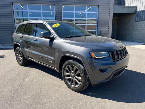 Granite Crystal Metallic Clearcoat 2017 Jeep Grand Cherokee Limited