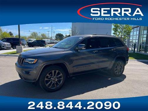 Granite Crystal Metallic Clearcoat 2017 Jeep Grand Cherokee Limited