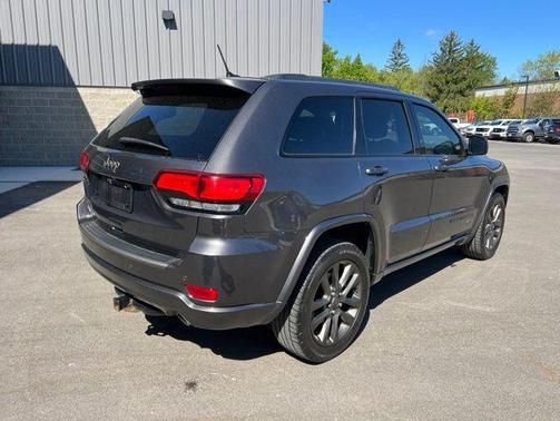 Granite Crystal Metallic Clearcoat 2017 Jeep Grand Cherokee Limited