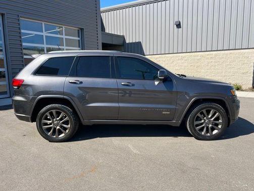 Granite Crystal Metallic Clearcoat 2017 Jeep Grand Cherokee Limited