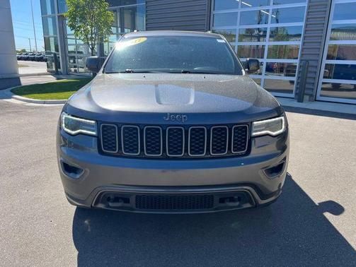 Granite Crystal Metallic Clearcoat 2017 Jeep Grand Cherokee Limited