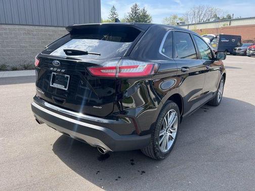 AGATE BLACK METALLIC 2024 Ford Edge Titanium