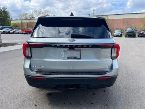 ICONIC SILVER METALLIC 2025 Ford Explorer Active