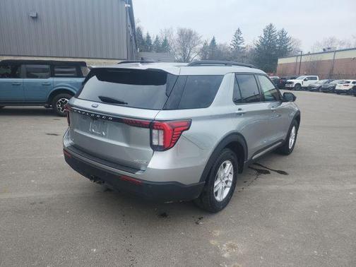 ICONIC SILVER METALLIC 2025 Ford Explorer Active