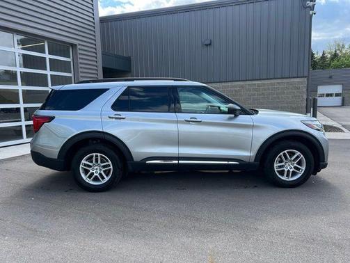 ICONIC SILVER METALLIC 2025 Ford Explorer Active