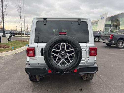 2024 Jeep Wrangler 4-Door Sahara 4x4