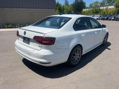 Pure White 2016 Volkswagen Jetta 1.8T Sport
