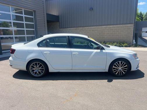 Pure White 2016 Volkswagen Jetta 1.8T Sport