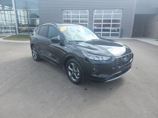 AGATE BLACK METALLIC 2023 Ford Escape ST-Line Select