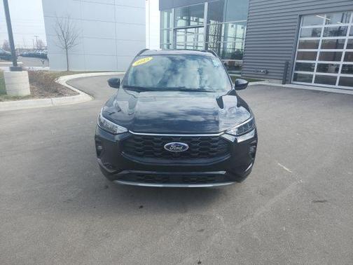 AGATE BLACK METALLIC 2023 Ford Escape ST-Line Select