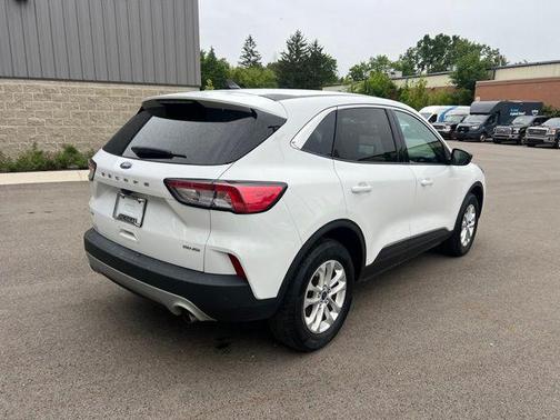 OXFORD WHITE 2022 Ford Escape SE