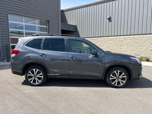 Magnetite Gray Metallic 2023 Subaru Forester Limited