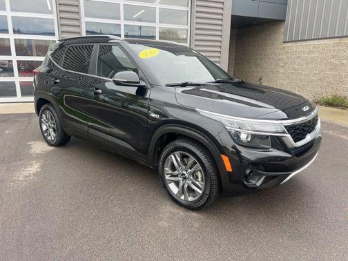 Cherry Black 2022 Kia Seltos S