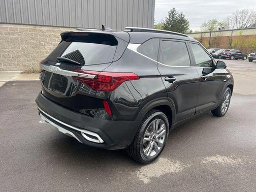 Cherry Black 2022 Kia Seltos S