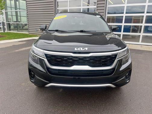 Cherry Black 2022 Kia Seltos S