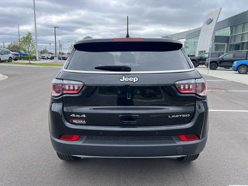 Diamond Black Crystal Pearlcoat 2023 Jeep Compass Limited