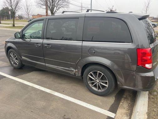 Granite Pearlcoat 2017 Dodge Grand Caravan SXT