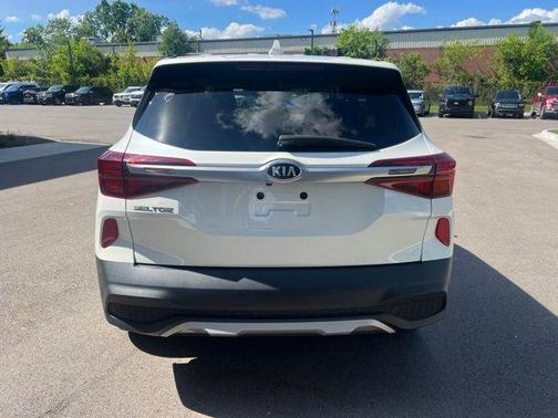 Snow White Pearl 2021 Kia Seltos LX