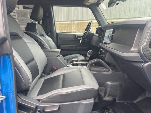 VELOCITY BLUE METALLIC 2024 Ford Bronco Big Bend
