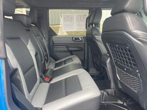 VELOCITY BLUE METALLIC 2024 Ford Bronco Big Bend