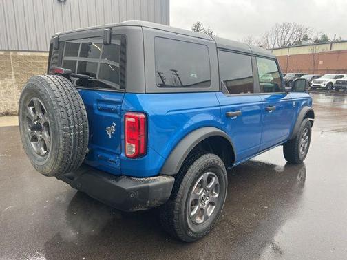 VELOCITY BLUE METALLIC 2024 Ford Bronco Big Bend