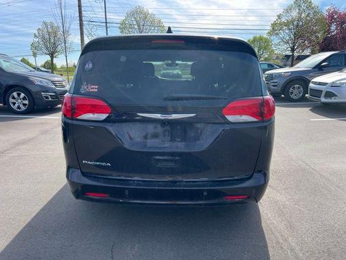Dark Cordovan Pearlcoat 2018 Chrysler Pacifica LX