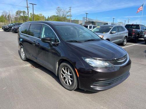 Dark Cordovan Pearlcoat 2018 Chrysler Pacifica LX