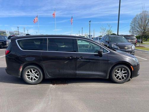 Dark Cordovan Pearlcoat 2018 Chrysler Pacifica LX