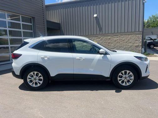 OXFORD WHITE 2024 Ford Escape Active